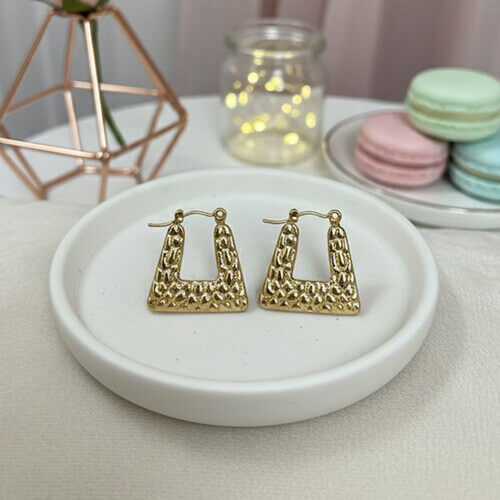 Structured Square Hoops