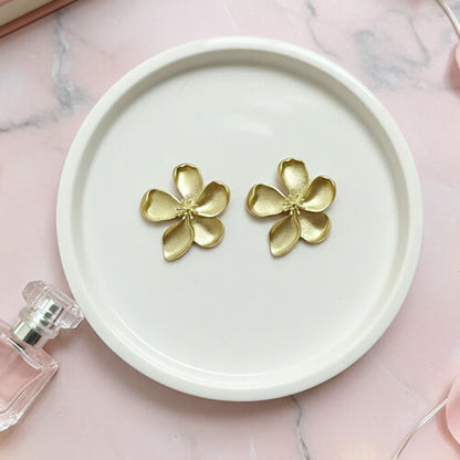 Petals in Gold